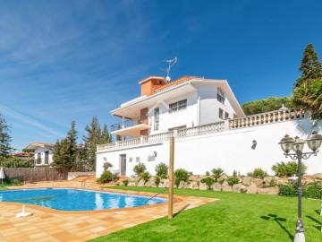 House 5 Bedrooms in Vallromanes