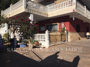 House 8 Bedrooms in Estivella