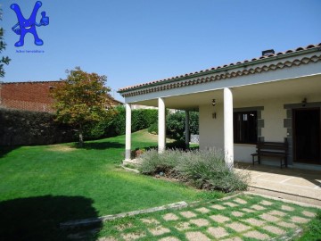 House 3 Bedrooms in Pajares de la Laguna