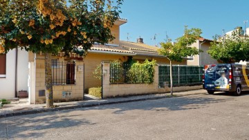 House 4 Bedrooms in Aibar / Oibar