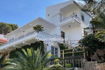 House 5 Bedrooms in El Faro