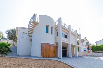 House 4 Bedrooms in Entitat Oest d'Abrera