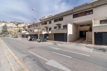 House 3 Bedrooms in Granada Centro