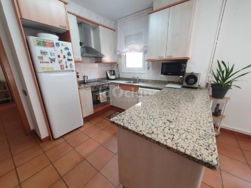 House 3 Bedrooms in Tona