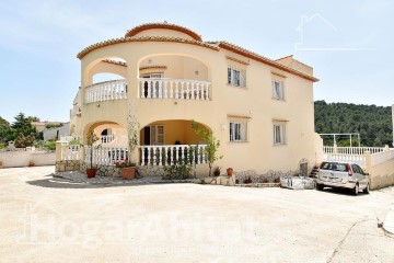 House 5 Bedrooms in la Font d'En Carròs