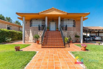 Casa o chalet 6 Habitaciones en El Gran Chaparral