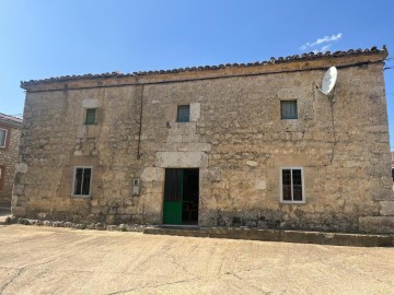 Maison 4 Chambres à Brullés