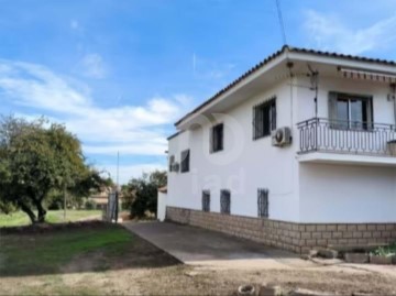 House 8 Bedrooms in La Mariola