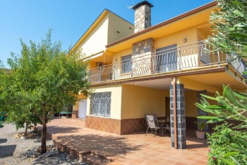 House 5 Bedrooms in La Vall