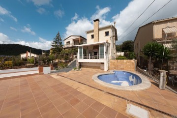 House 5 Bedrooms in Sant Vicenç dels Horts