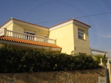 House 4 Bedrooms in Zona Boverals