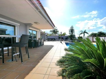 House 6 Bedrooms in Playa La Arena