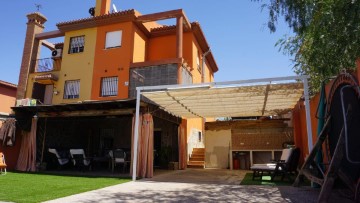 House 3 Bedrooms in Urbanizaciones