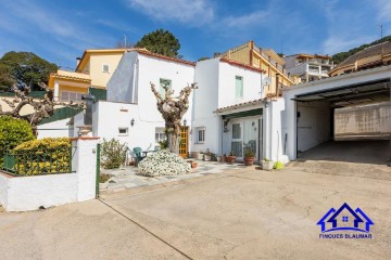 House 5 Bedrooms in La Creueta