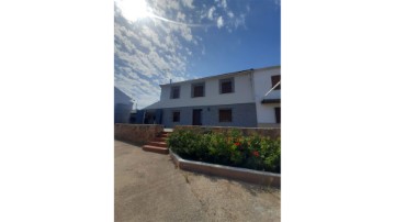 House 5 Bedrooms in Canena