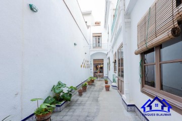 House 8 Bedrooms in Arenys de Mar Centre