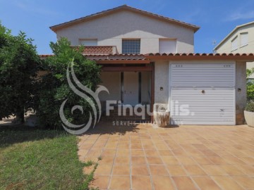 House 5 Bedrooms in El Rieral