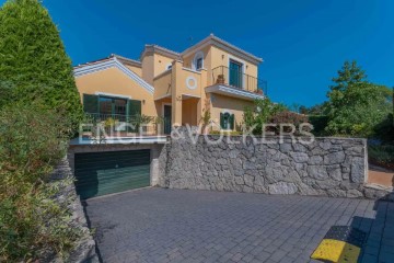 House 4 Bedrooms in Montagut