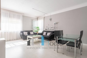 Apartment 3 Bedrooms in Parla Este