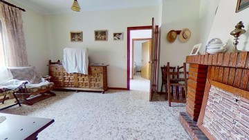 House 5 Bedrooms in Lillo