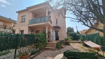 House 4 Bedrooms in Casc Urba