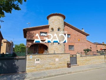 House 4 Bedrooms in Cardedeu