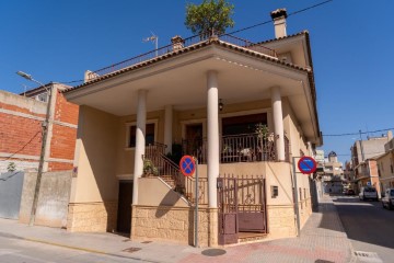 House 4 Bedrooms in Rafal