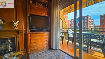 Apartment 3 Bedrooms in Nucli Urbà