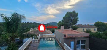 House 5 Bedrooms in San Miguel - El Paraíso