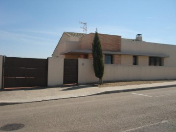 Maison 5 Chambres à Layos