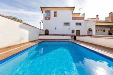 House 4 Bedrooms in Ogíjares