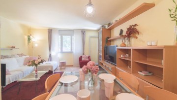 Apartment 4 Bedrooms in Sant Martí