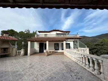 House 4 Bedrooms in La Torre Baixa