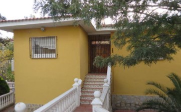 House 1 Bedroom in Urb. Montejucar