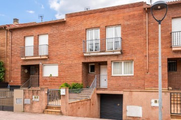 House 4 Bedrooms in Pla del Temple