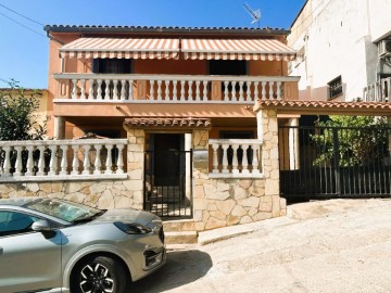 House 4 Bedrooms in Sant Vicenç dels Horts