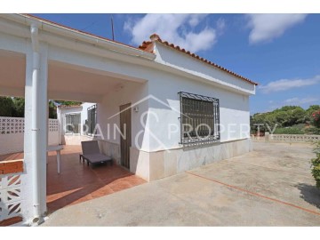 House 4 Bedrooms in Montserrat