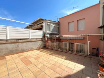 House 4 Bedrooms in Joncadella