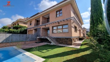 House 6 Bedrooms in Montecillo