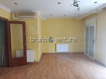 Piso 3 Habitaciones en Les Casernes - Sant Jordi