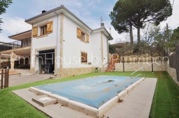 House 4 Bedrooms in Can Paixano