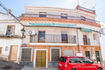 Edificio en Cogollos de la Vega