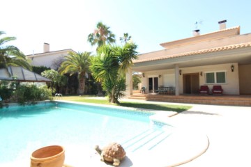 House 4 Bedrooms in Club de Campo