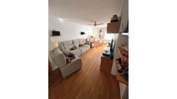 Apartment 4 Bedrooms in Centro