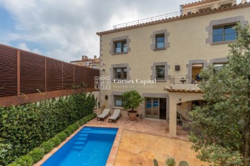 House 5 Bedrooms in Begur