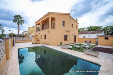 Casa o chalet 4 Habitaciones en Requesens