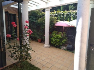 House 4 Bedrooms in Simancas