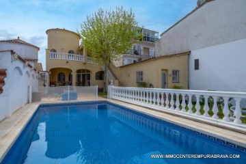 Maison 5 Chambres à Santa Llogaia d'Àlguema