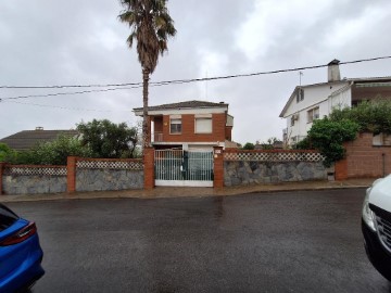 House 3 Bedrooms in Masquefa