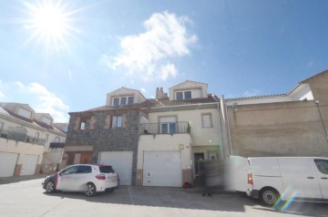 House 3 Bedrooms in Gomecello